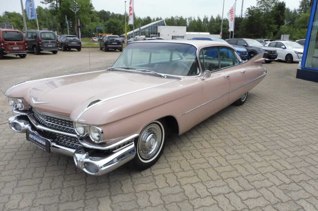 Cadillac Series 63 DeVille - schräg von vorn Fahrerseite