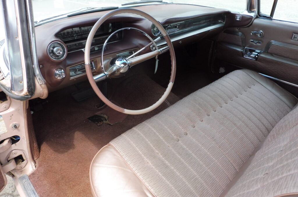 Cadillac Series 63 DeVille - Innenraum vorn